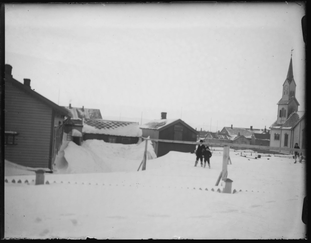 Vinter i Vardø. Prestegården sett fra øst.