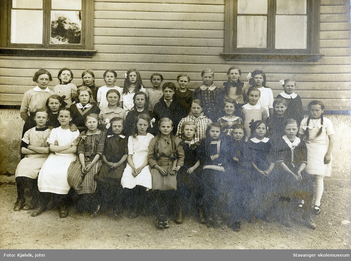 Jenteklasse. Petri skole. 1920.