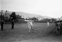 Pokalkonkurranse på Sportsplassen. Løping, Mjøsbyene og Elve