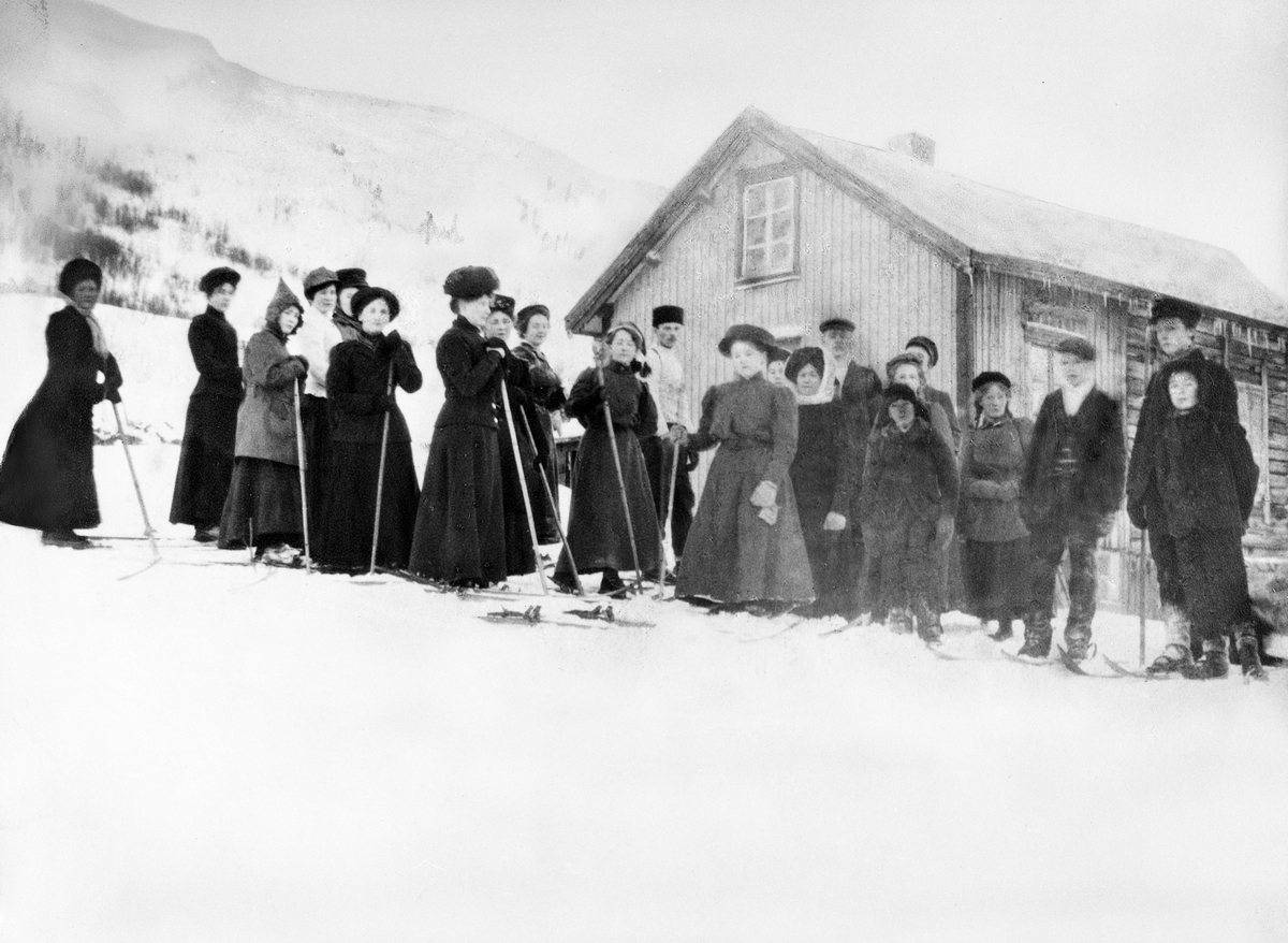 Skiløpere i Sigerfjord i Sortland, repro