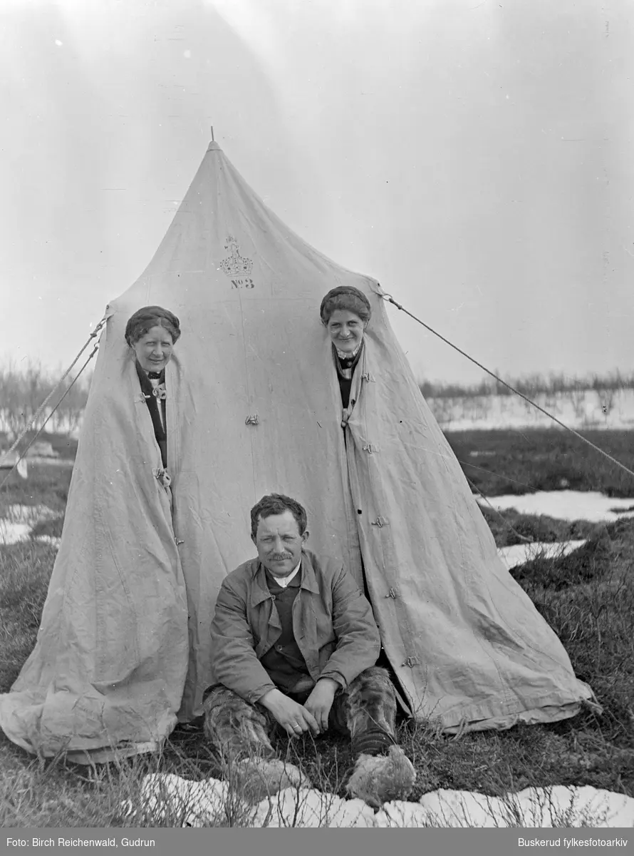 Bilder av Gudrun og Olof Jenssen  i Karasjok på Finnmarksvidda
august og september 1938
4x5