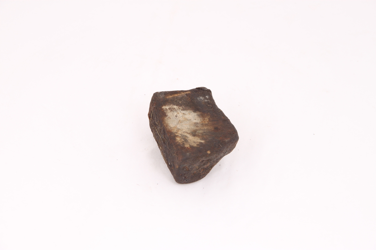 En mineralprøve tatt med fra Arktis. Det er usikkert hva slags stein dette er.