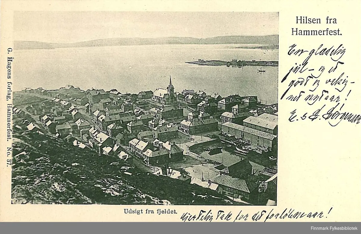 Postkort med motiv fra Hammerfest sett fra fjellet Salen. Kortet er en jule- og nyttårshilsen til Arthur og Kirsten Buck på Hasvik. Kortet er sendt fra Hammerfest i 1904.