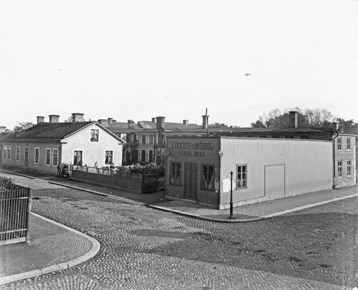 Svarvare Adolf Carlssons (1857-1935) gård och snickerifabrik, Kyrkogatan 33 - Sandgatan 31, Enköping, vy från norr, 1890-1895.