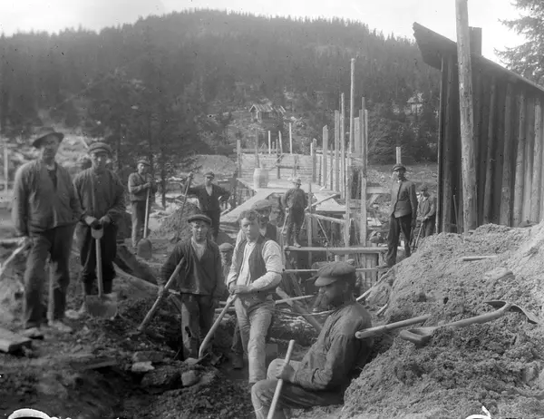 Bygningsarbeider Ant. Bygging Av Jernbane - Buskerud Fylkesfotoarkiv ...