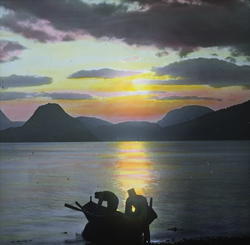 14 N 15. Romsdalsfjorden. Veö [?].