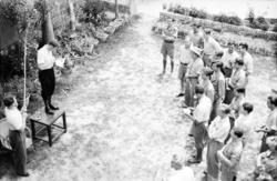 Lt. Kjell Løchen holder talen for dagen