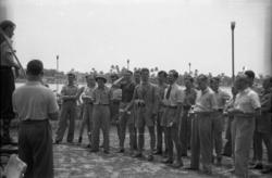 Lt. Kjell Løchen holder talen for dagen