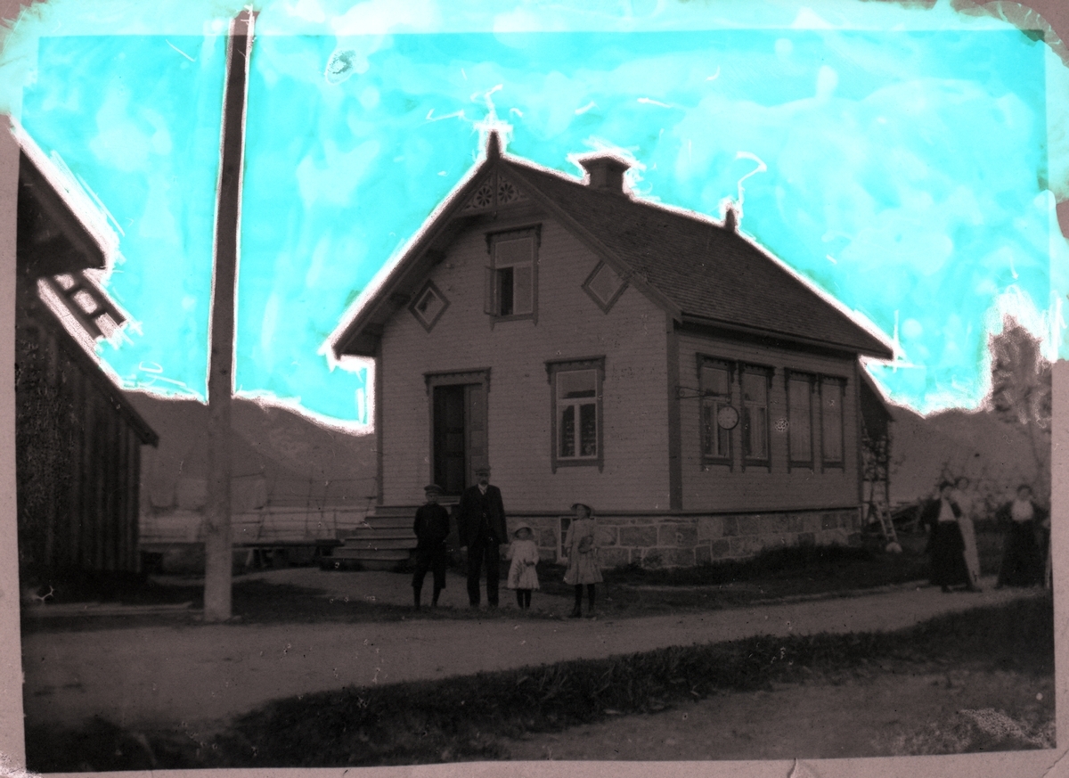 Urmaker E.N. Ediassens hus i Strandgata på Sortland, retusjert repro. Samme bilde som MNSF0212-001.