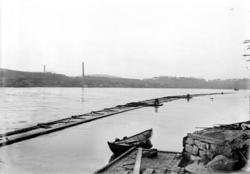 Stivlense i Glomma ved Sannesund, cirka 3 kilometer nedenfor