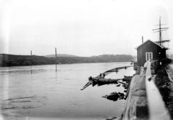 Stivlense i Glomma ved Sannesund, cirka 3 kilometer nedenfor