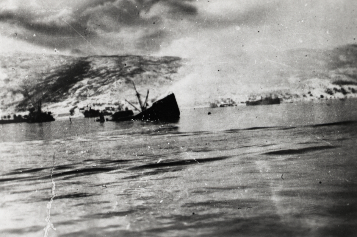 Sildesnurperen Stortind, heimehørende i Sortland, ble tatt av tyskerne og eksploderte og sank i Billefjord i Finnmark i 1944