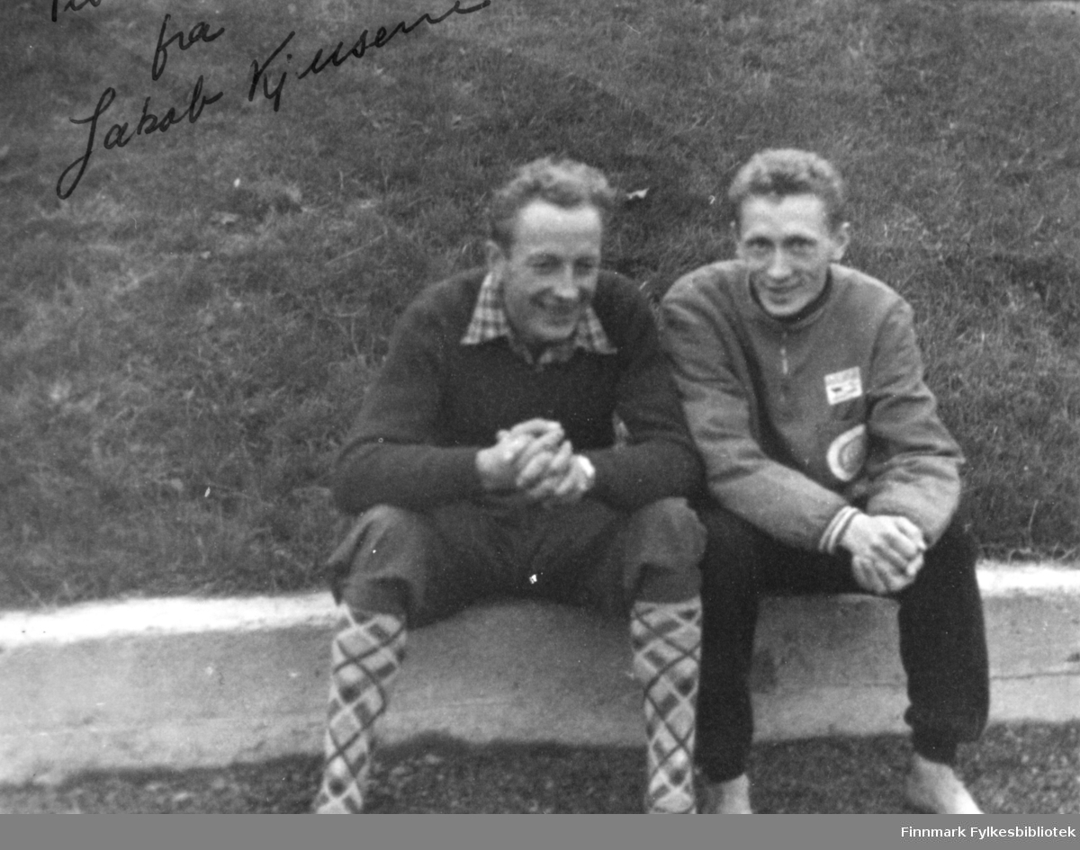 Jakob Kjersem (langdistanseløper fra Tresfjord) og Ragnvald Dahl her under landskampen Norge-Romania i Bukarest.