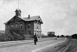 Hamar jernbanestasjon, Hamars første stasjonsbygning fra 186