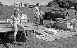 Haraldshaugen CampingMinner fra årets ferie. Ektepar med bar