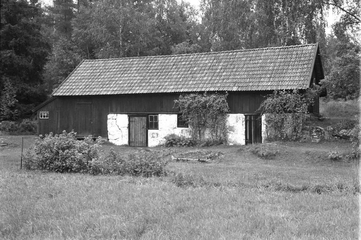 Ladugård, Rosenberg, Östersta, Rasbo socken, Uppland 1982