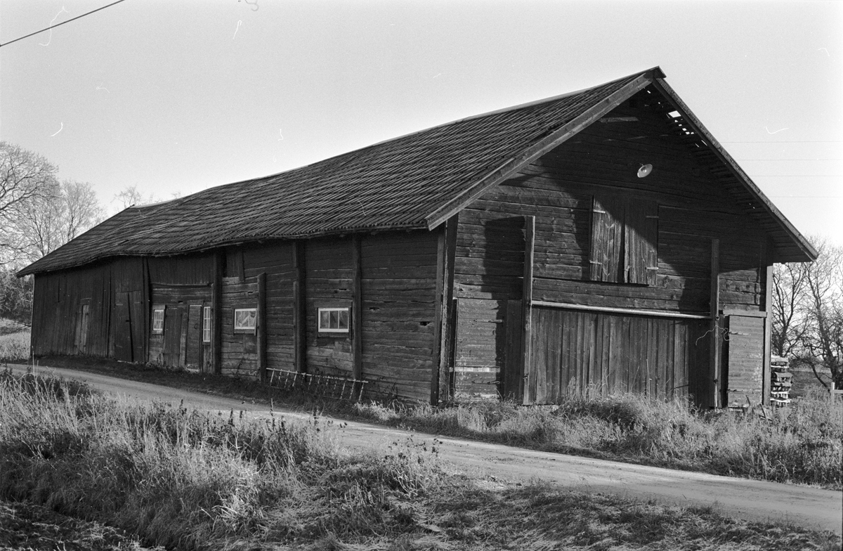 Ladugård, Tjälinge 5:1, Norrgården, Skogs-Tibble socken, Uppland 1985
