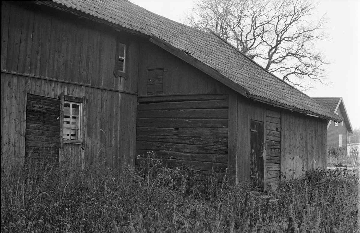 Stall, Tjälinge 2:2, Skogs-Tibble socken, Uppland 1985