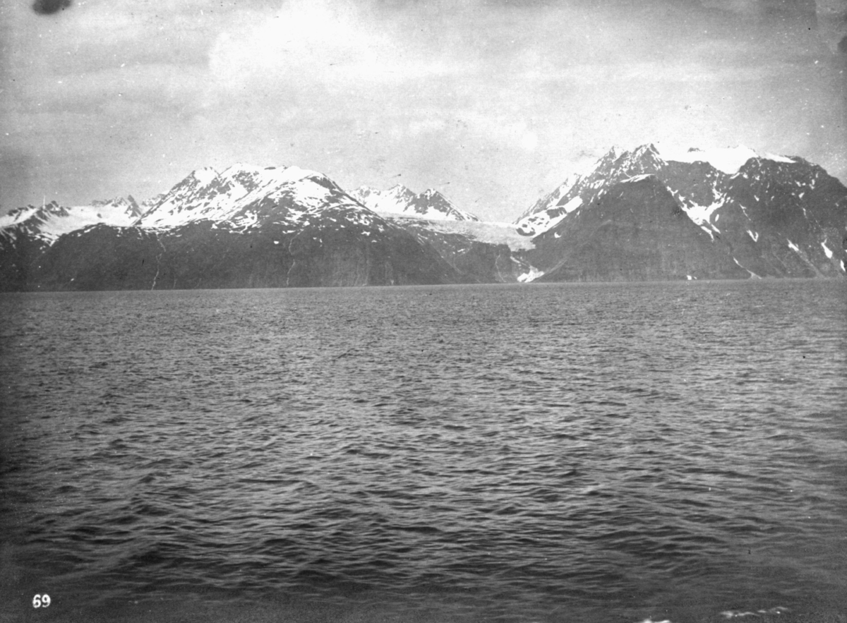 "Lyngenfjorden."