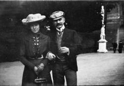 Fotosamling etter Cappelen. Mann og kvinne fotografert.