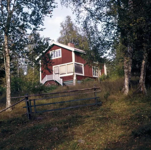 Gamla Torp Och ödegårdar Fotograferade Till Ett Reportage I ...