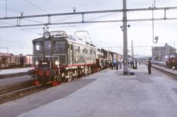 NSB elektrisk lokomotiv El 5 2039 med ekstra tomtog til Gror