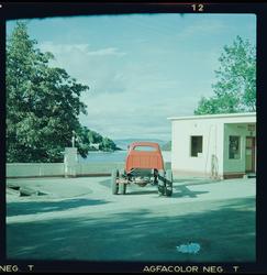 Lastebil på Hvedings bensinstasjon.