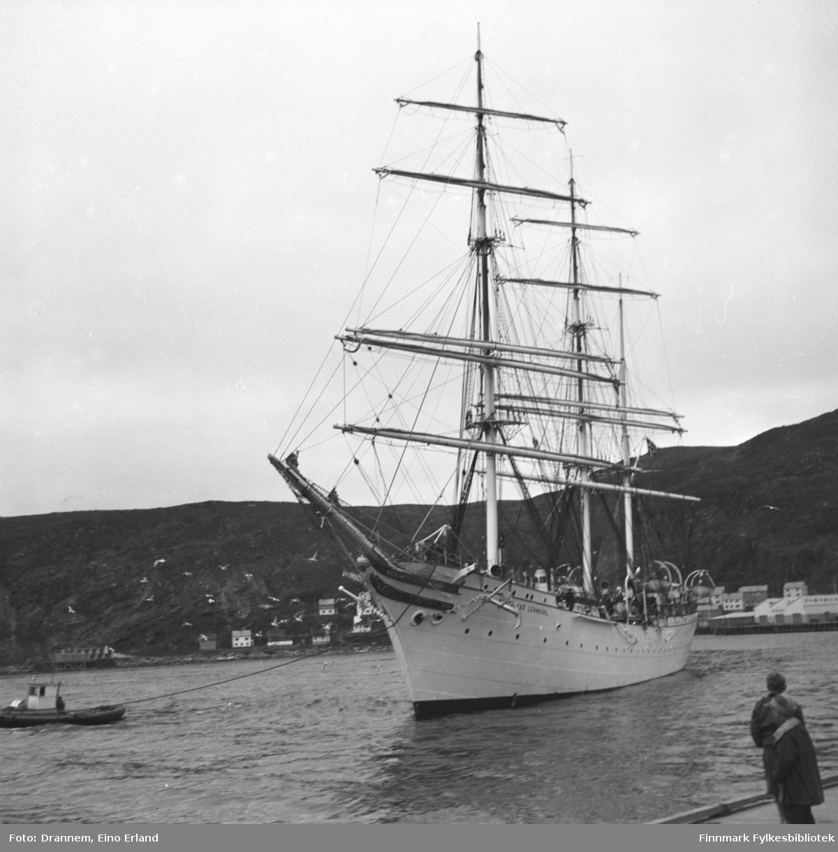 Et stort skoleskip ved Hammerfest havn