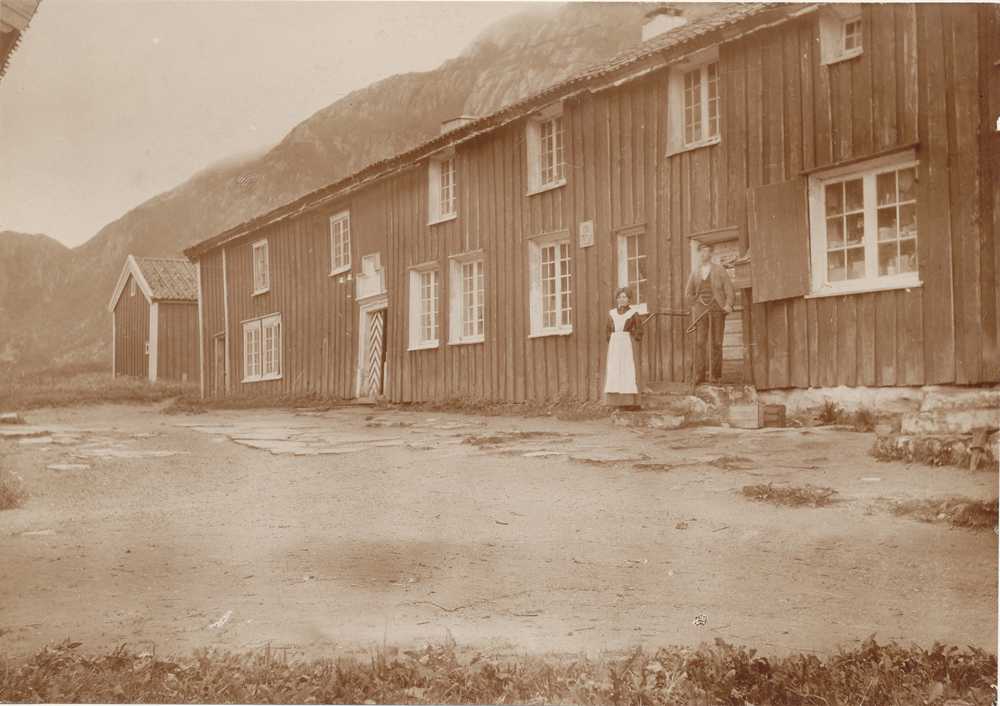 Nordviken handelssted, Dønnes. Postskilt på veggen.