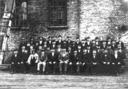 "Laugstol Bruks Arbeiderpersonale". Ca. 1900?