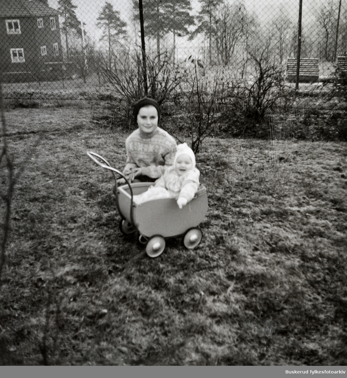 Mor med barn
Barnevogn 1950-tallet