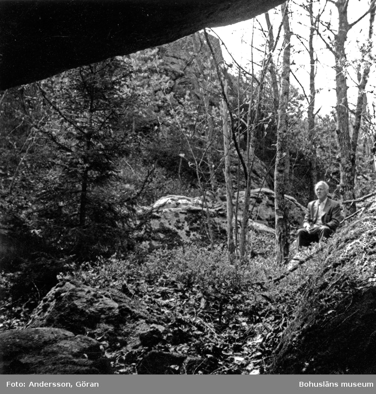Enligt text: "Foto från grotta nr 2 Bräcke Tanum".