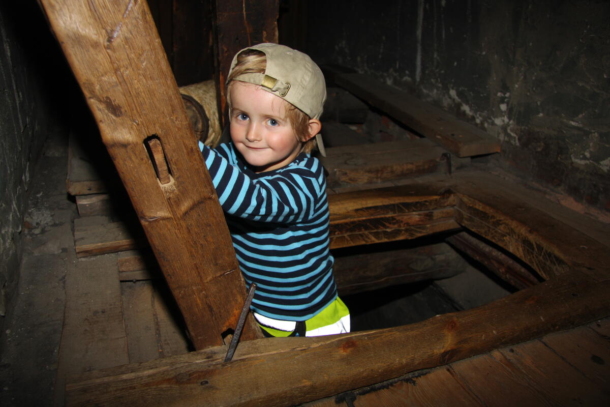 Barn i stige i minigruva (Foto/Photo)