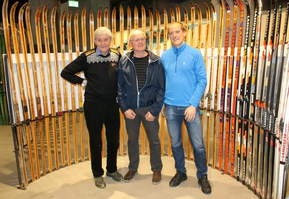 Nils Bjørnstad, Magne Moholdt og Gjermund Eggen i utstillinga på Rindal skimuseum