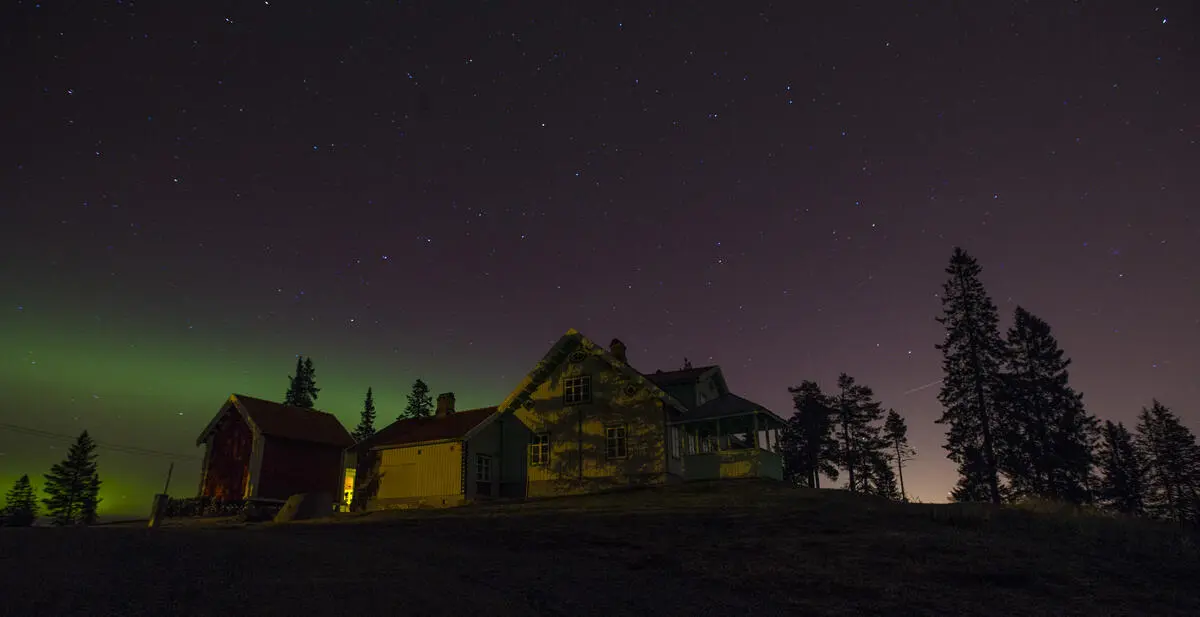 Hus med nordlys