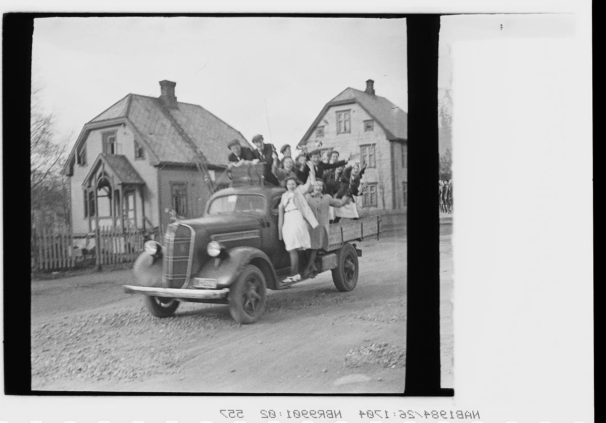 Russen på lastebil - Studebaker 1937-modell., 1945 ?. Kirkegata 20. og 22.
