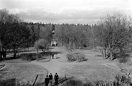 Utsikt från Svanå herrgård mot lusthuset, Svanå bruk, Västerås.