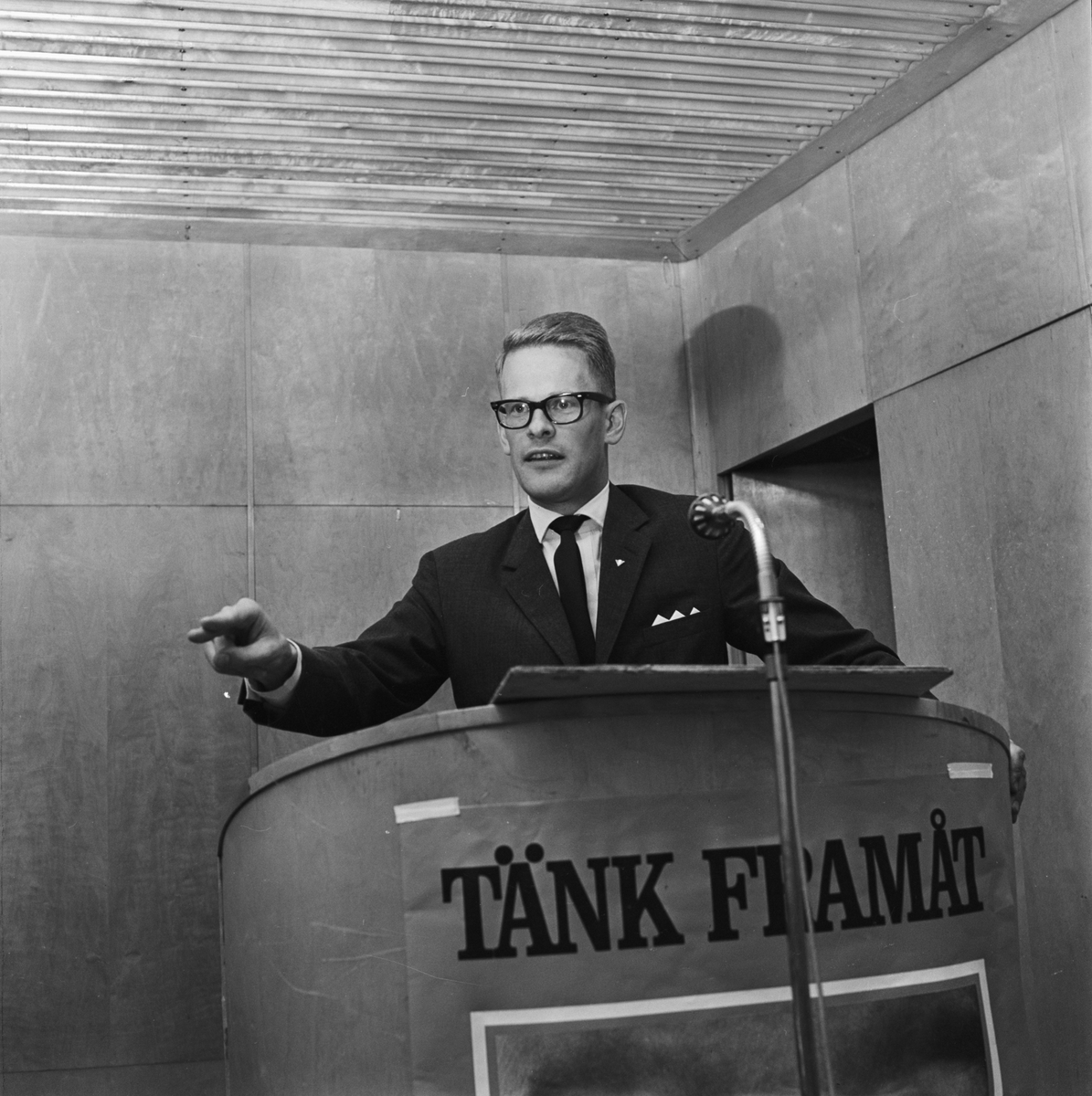 Valdebatt - Högerns ungdomsförbund, HUF, och Socialdemokratiska ungdomsförbundet, SSU, Uppsala 1966