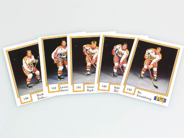 Fem kort från Malmö IF, nu Malmö Redhawks. Bilderna är från 1990-91 och föreställer Bo Svanberg, Håkan Åhlund, Daniel Rydmark, Lennart Hermansson och Rick Erdall. På baksidan av korten står det "Tuffa hockeykillar använder Dusch & Schampo".