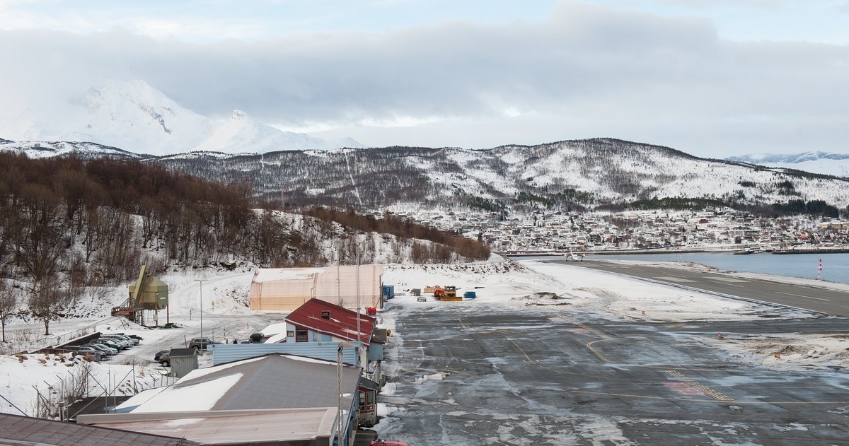 Morgenflyet til Bodø gjør seg klar og tar av kl 07:49. Fotografering av og i Narvik Lufthavn 14. mars 2017. Siste fly letter herfra den 31. mars 2017 og flyplassen legges ned etter dette.