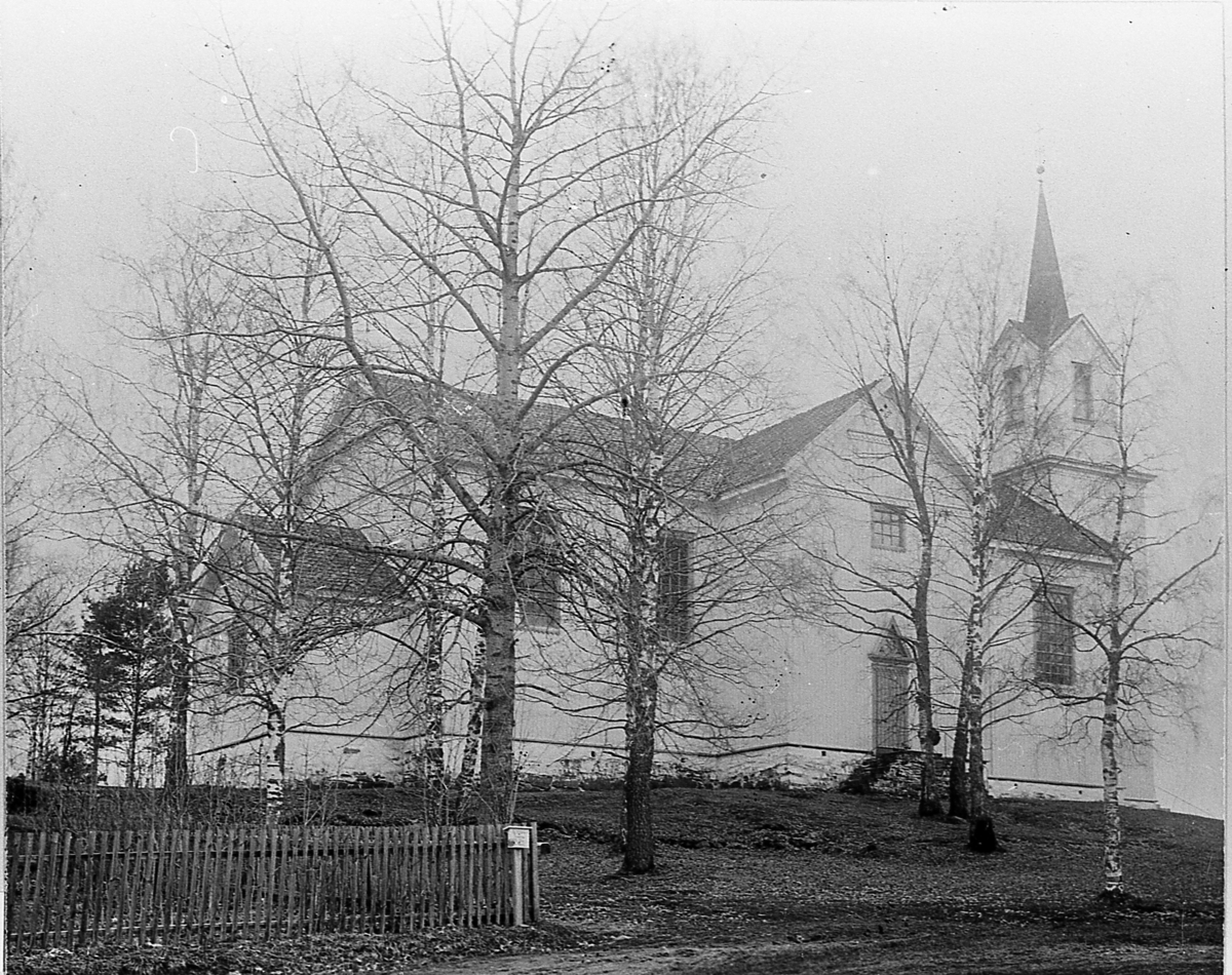 Holmen kirke i Prestfoss, sett mot vest. Antagelig rundt 1920.