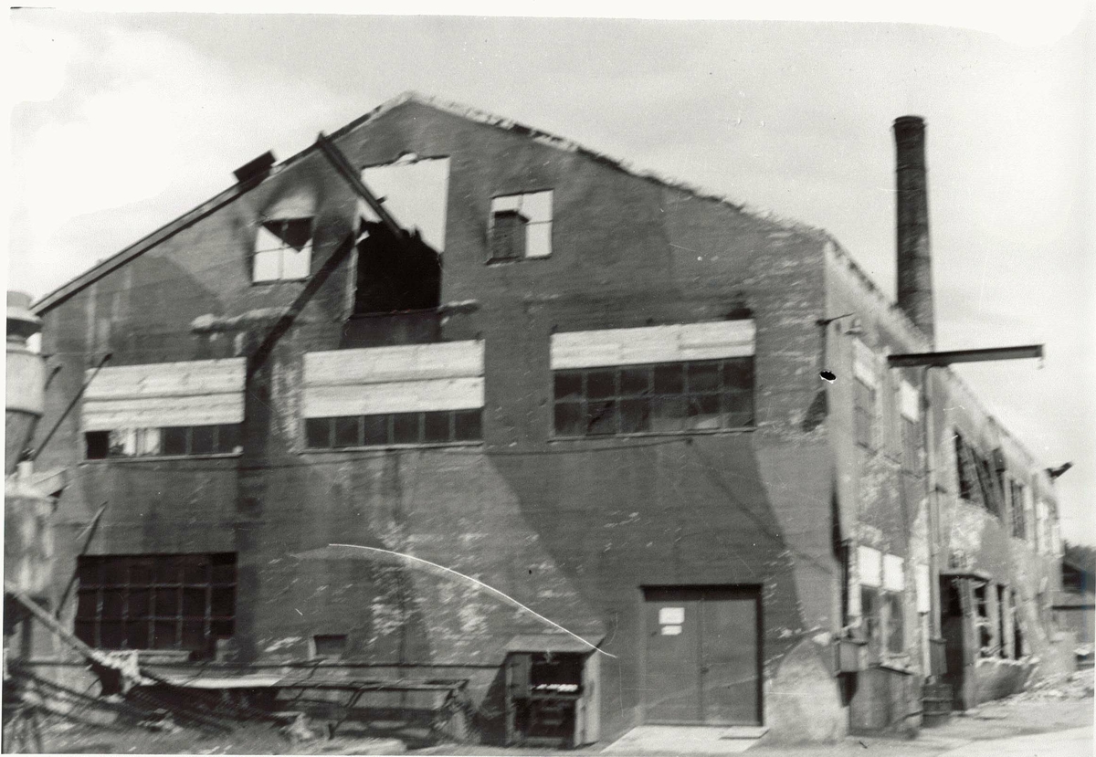Samlefoto: Diverse foto etter bombingen av "Verftet", februar 1945. Opprinnelig 944181.