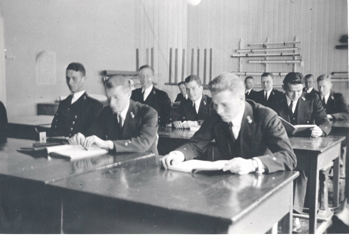 Sjøkrigsskolen, 2 klasse kadetter. 1936/37.