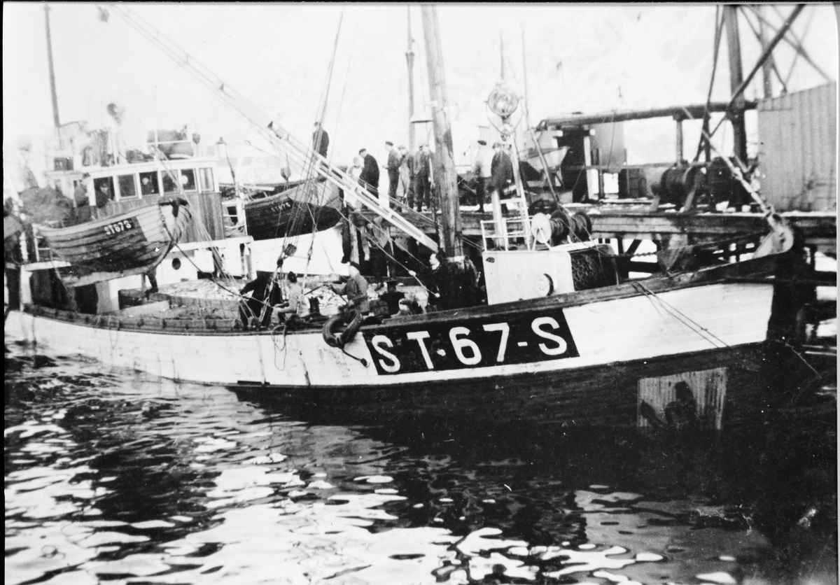 Fiskebåten "Grinnøy" ved kai i Svolvær