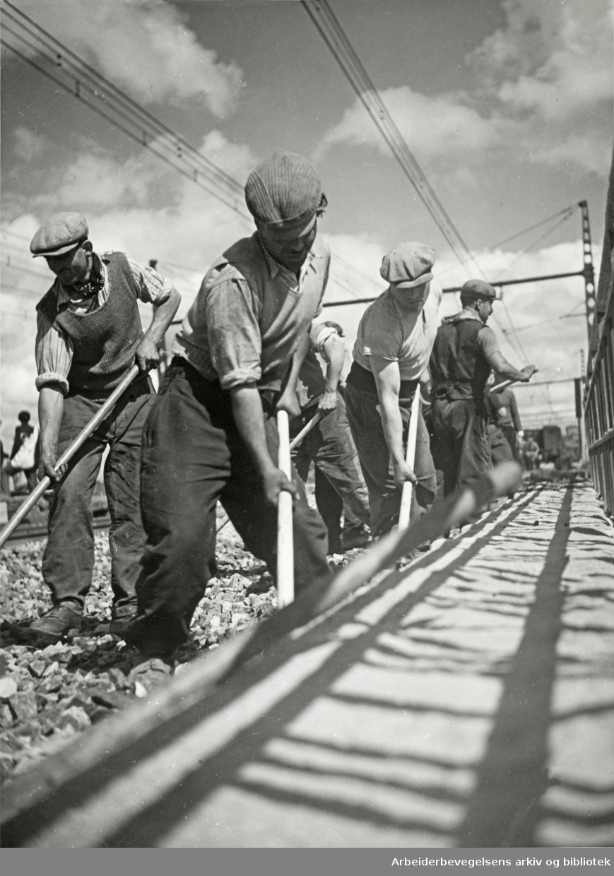 Legging av jernbaneskinner, ca. 1930-1940.