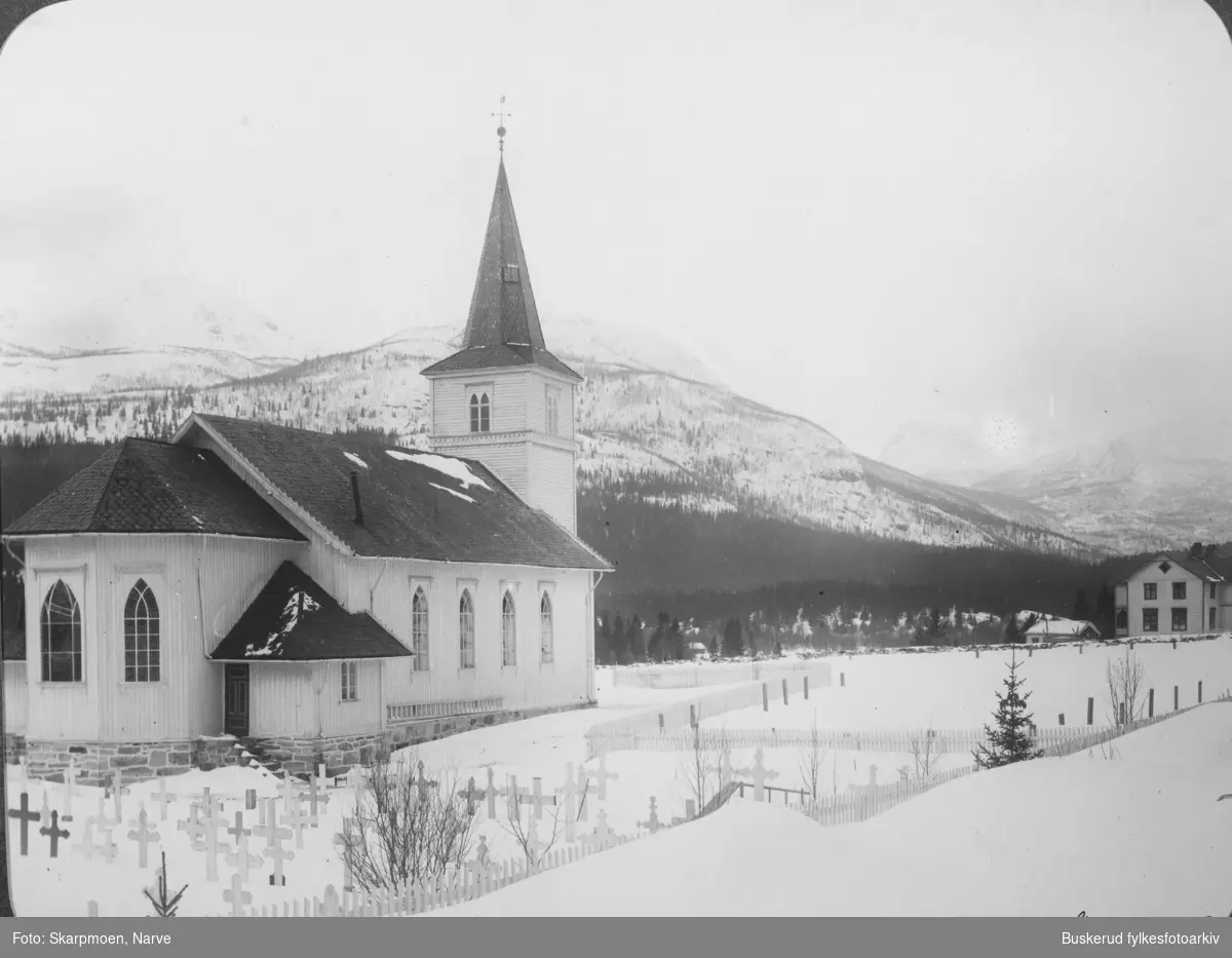 Hemsedal kirke (Hemsedal kyrkje) er en langkirke fra 1882 i Hemsedal kommune, Viken fylke. 1913