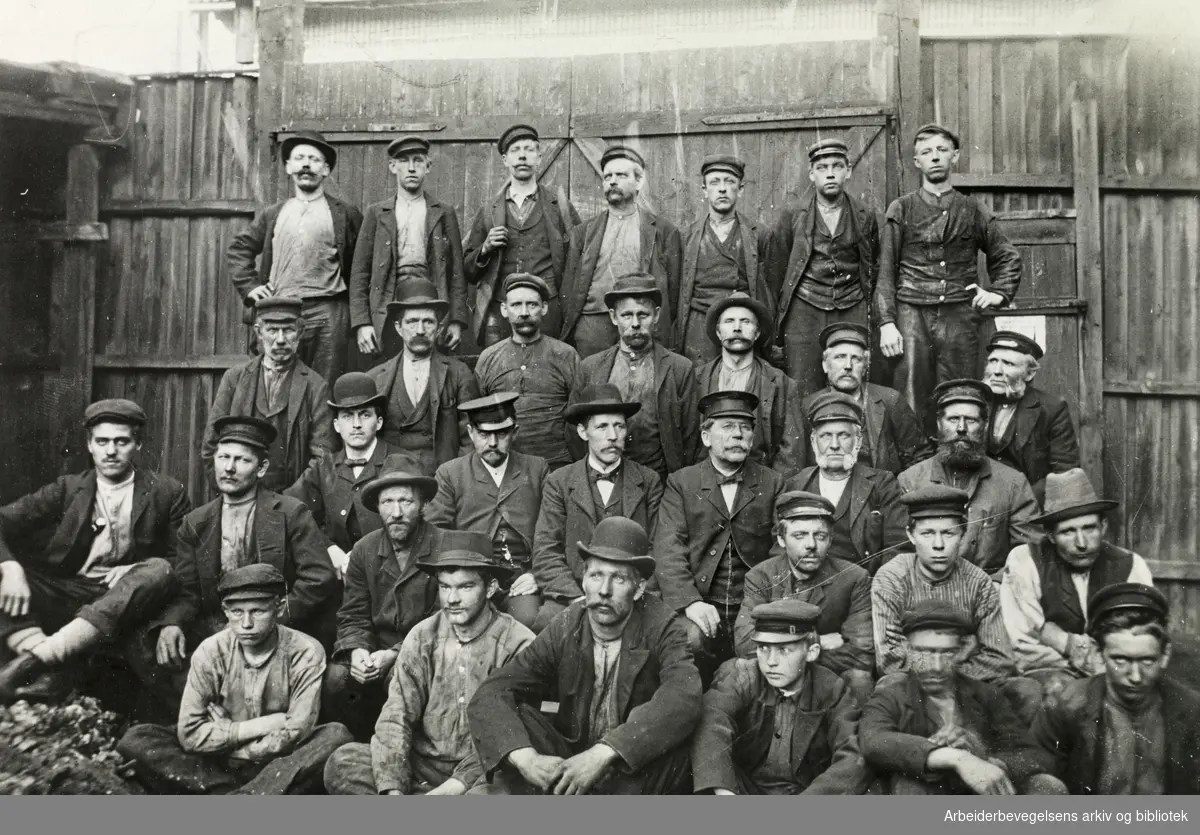 Arbeidere ved A/S Rodeløkkens Maskinverksted, ca. 1899.