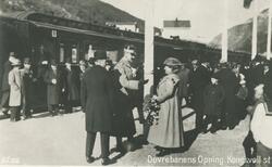 Dovrebanens åpningstog på Kongsvoll stasjon. Kong Haakon hil