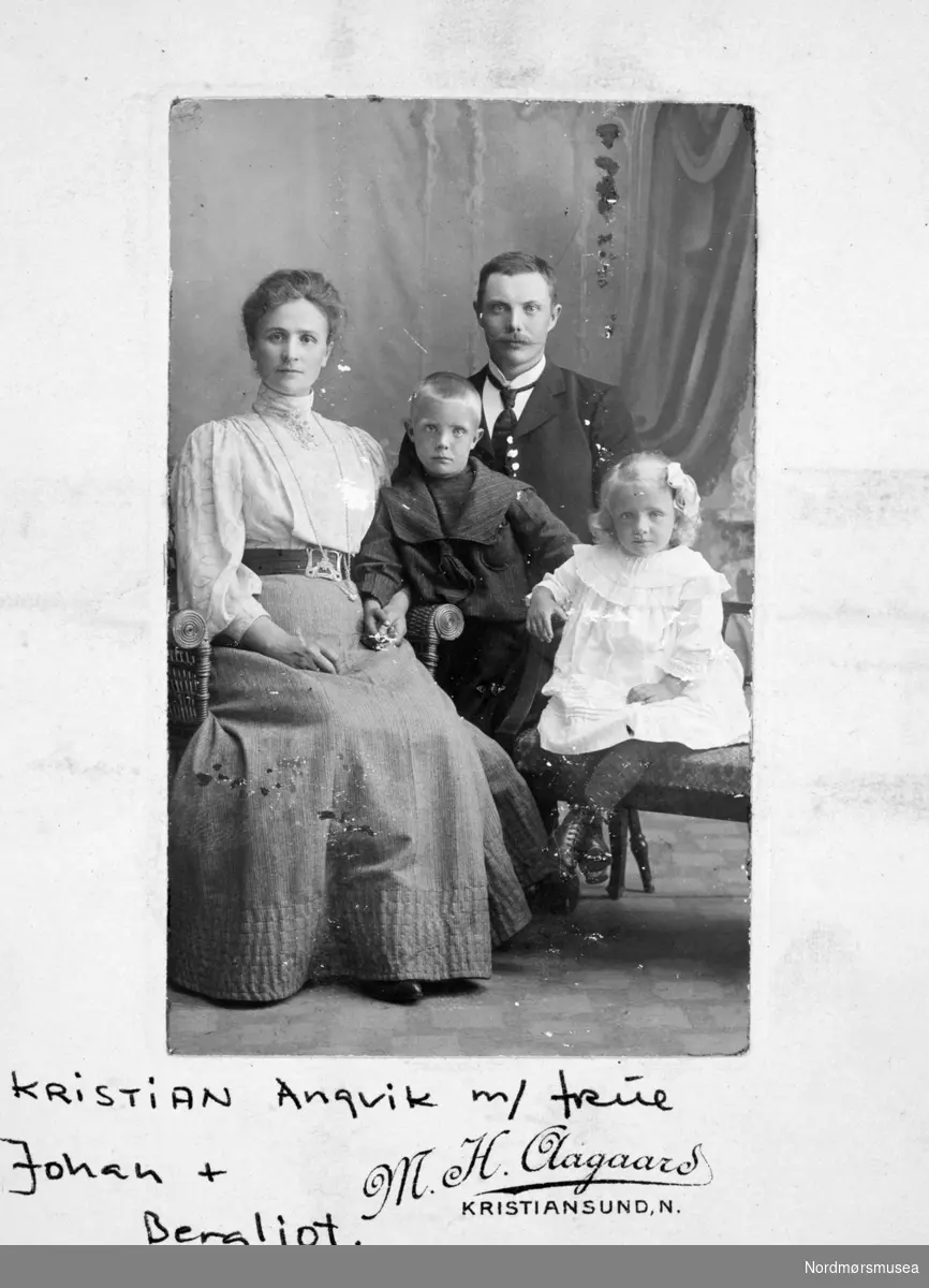 Ildrid Williamsen Angvik 1875-1949 og Kristian Andreas J Angvik 1881 ...