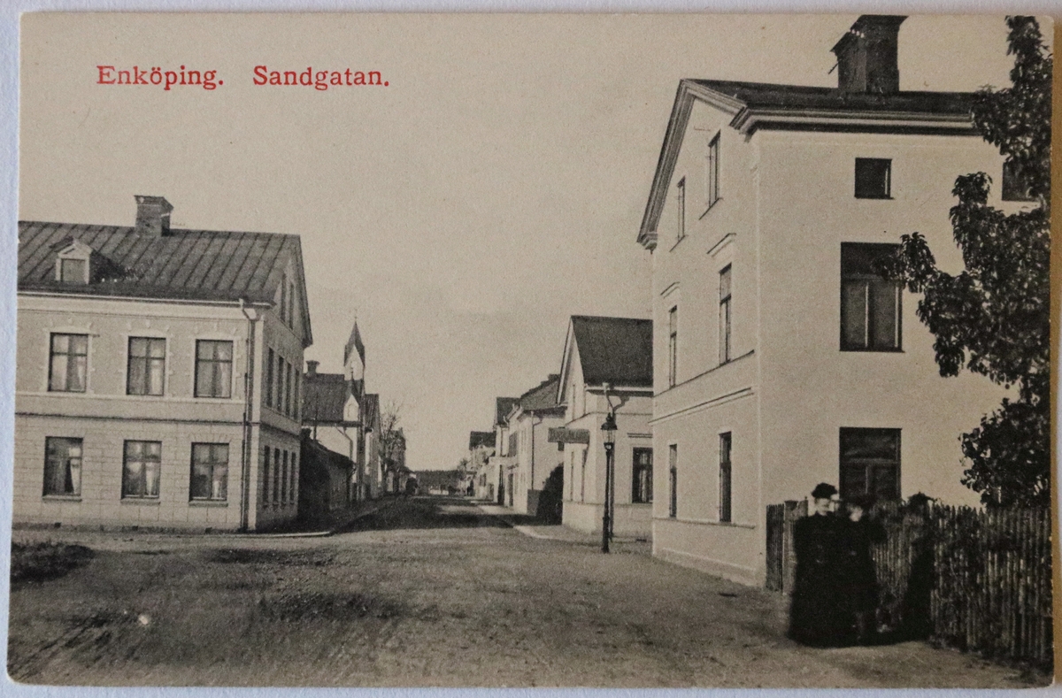 Sandgatan, vid korsningen med Kryddgårdsgatan, Enköping.